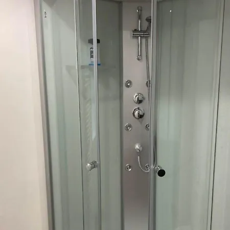 Spacious Near Omaha Asnieres-en-Bessin