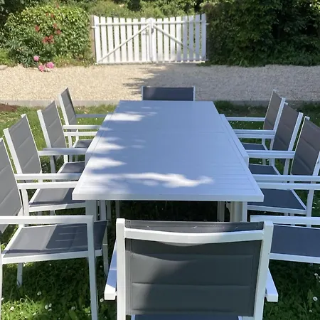 Spacious Near Omaha Asnieres-en-Bessin