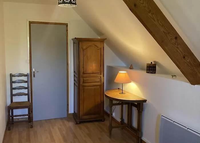 Spacious Near Omaha Asnieres-en-Bessin