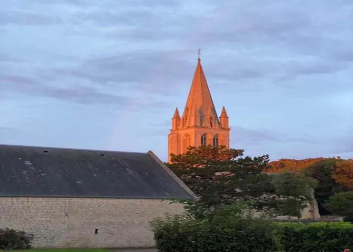 Spacious Near Omaha * Asnieres-en-Bessin